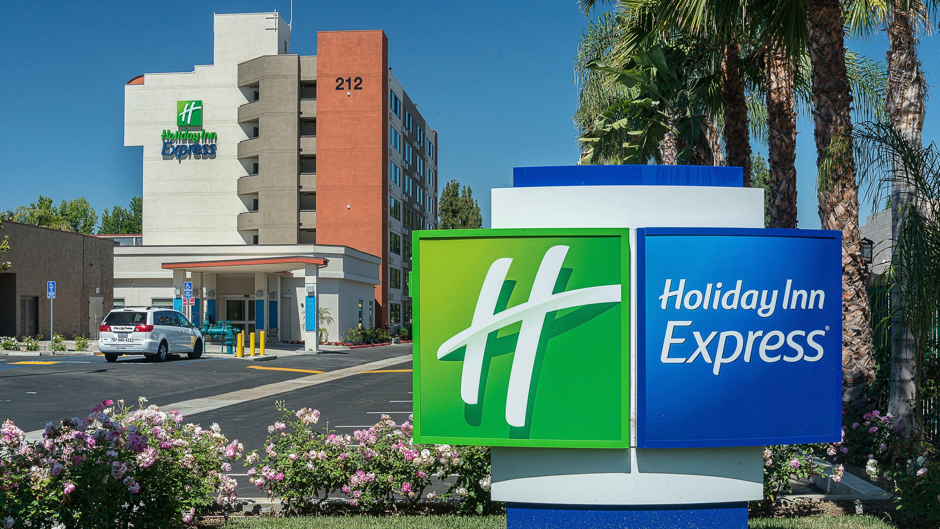 Holiday Inn Express Fullerton-Anaheim By Ihg Exterior foto